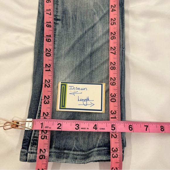 Almost Famous Denim Distressed Skinny Jeans Size 0 EUC - Picture 13 of 13